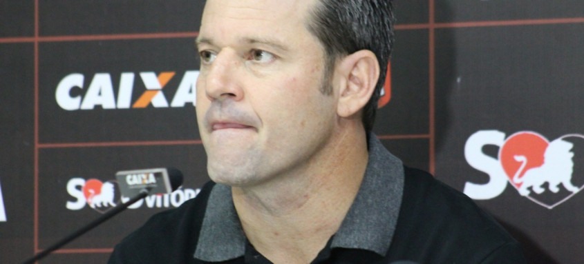 O técnico Argel Fucks, com passagens por vários clubes, está na pauta do Botafogo 