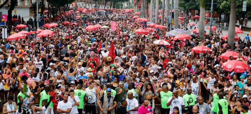  Folia como a de 2020 não se repetirá no ano que vem. Foi decidido que a realização da festa durante a pandemia não é viável se não há previsão de distribuição de vacina contra o novo coronavírus