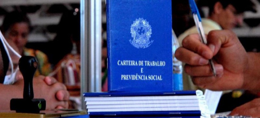 São 123 vagas para pessoas com deficiência e reabilitados do INSS e 249 para candidatos sem deficiência - Foto: Divulgação / Agência Brasil São 123 vagas para pessoas com deficiência e reabilitados do INSS e 249 para candidatos sem deficiência