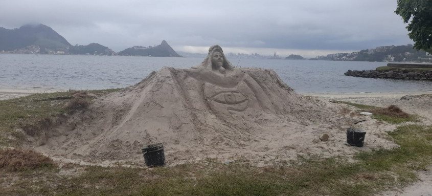 Esculturas praia de Charitas