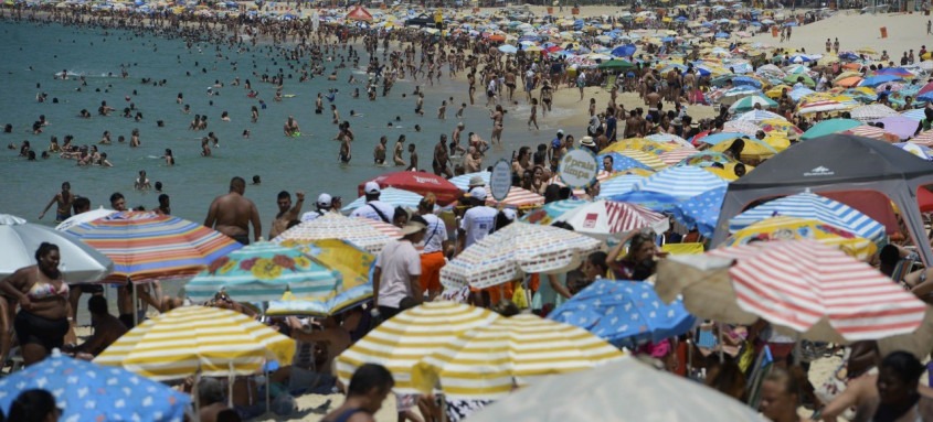 Prefeitura do Rio libera praia e self-service em restaurantes