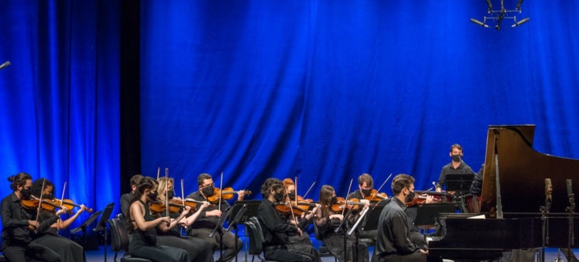 Concerto da Orquestra Ouro Preto, que acontece neste domingo, às 11h, terá a regência do maestro Rodrigo Toffolo
