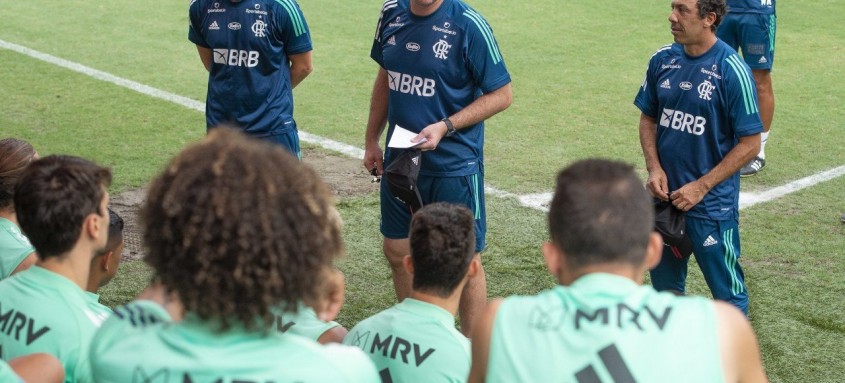 Rogério Ceni chegou ontem ao Flamengo e conversou com os jogadores