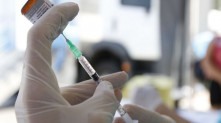 Brasil espera comprovação de eficácia para planejar vacinação enquanto na Europa a Pfizer pede uso emergencial Tânia Rego / Agência Brasil