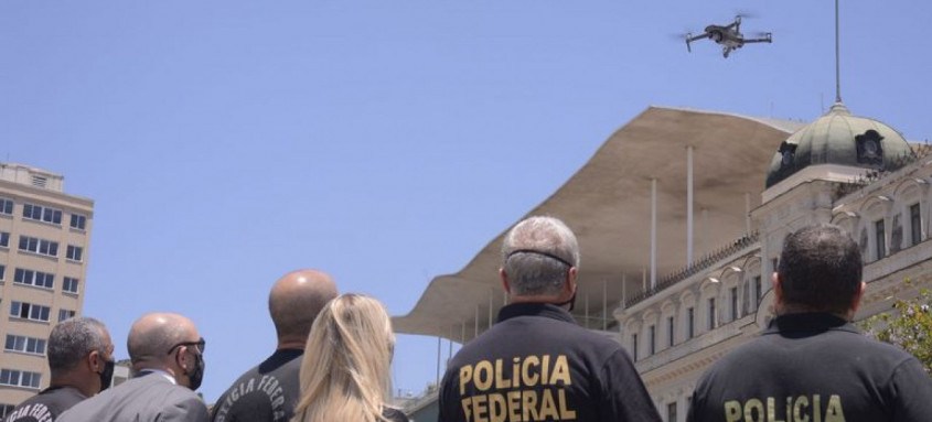 Polícia Federal realiza exercício simulado com o uso de drones para o combate a crimes eleitorais nos dias das eleições municipais de 2020, na Praça Mauá, região portuária do Rio de Janeiro.