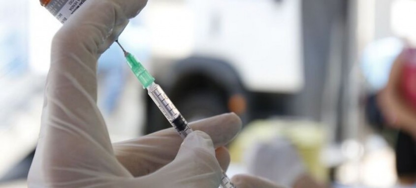 Testes clínicos envolvem cerca de 44 mil pessoas, sendo 3 mil no Brasil