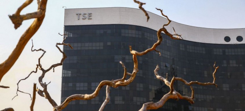 Mais cedo, o presidente do TSE, Luís Roberto Barroso, já tinha confirmado mais um ataque cibernético - Foto: Marcelo Camargo/Agência Brasil Mais cedo, o presidente do TSE, Luís Roberto Barroso, já tinha confirmado mais um ataque cibernético