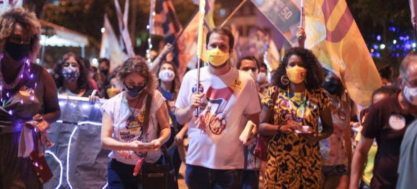 Candidato aproveitou o dia para conversar com os eleitores