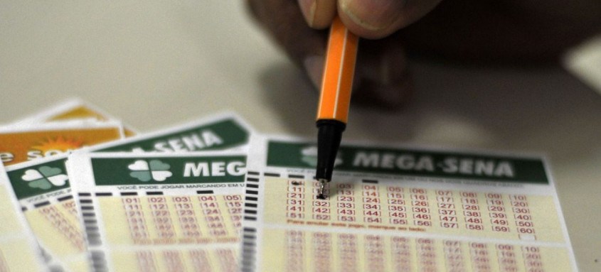 A quina teve 22 ganhadores, com prêmio individual de R$ 41.770,96
- Foto: Marcello Casal Jr / Agência Brasil A quina teve 22 ganhadores, com prêmio individual de R$ 41.770,96