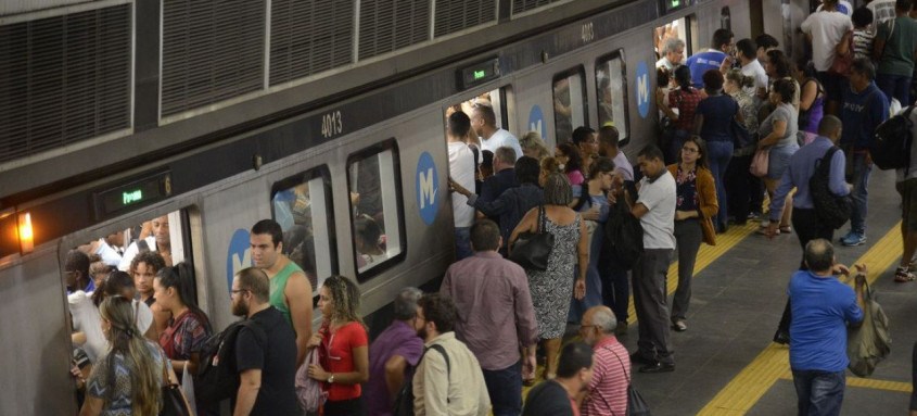 O metrô terá trens extras e reforço das equipes para atender os eleitores