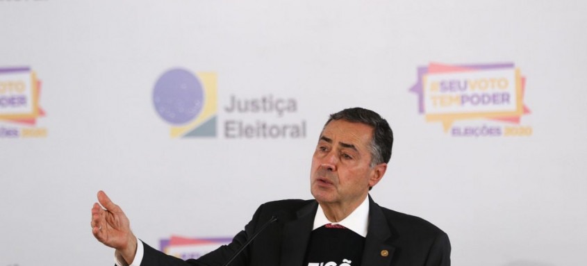 Luís Roberto Barroso garantiu que tentativa de ataque não produziu qualquer repercussão sobre o processo de votação - Foto: Marcello Casal Jr / Agência Brasil Luís Roberto Barroso garantiu que tentativa de ataque não produziu qualquer repercussão sobre o processo de votação