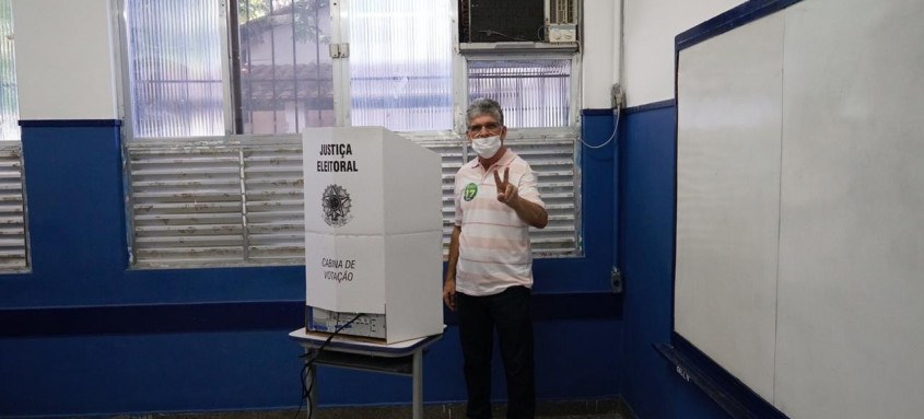 Ricardo Pericar votou na tarde deste domingo no Instituto Educacional Clélia Nanci, em Brasilândia