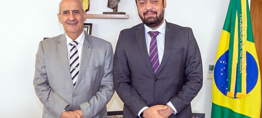 Cláudio Castro foi recebido pelo ministro Luiz Eduardo Ramos e, em seguida, se encontrará com Rodrigo Maia - Foto: Eduardo Menezes Cláudio Castro foi recebido pelo ministro Luiz Eduardo Ramos e, em seguida, se encontrará com Rodrigo Maia