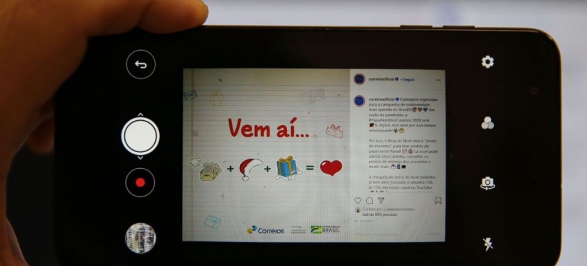 Interessados podem adotar uma cartinha na campanha "Papai Noel dos Correios", que este ano é feita de forma virtual - Foto: Marcello Casal Jr/Agência Brasil Interessados podem adotar uma cartinha na campanha "Papai Noel dos Correios", que este ano é feita de forma virtual