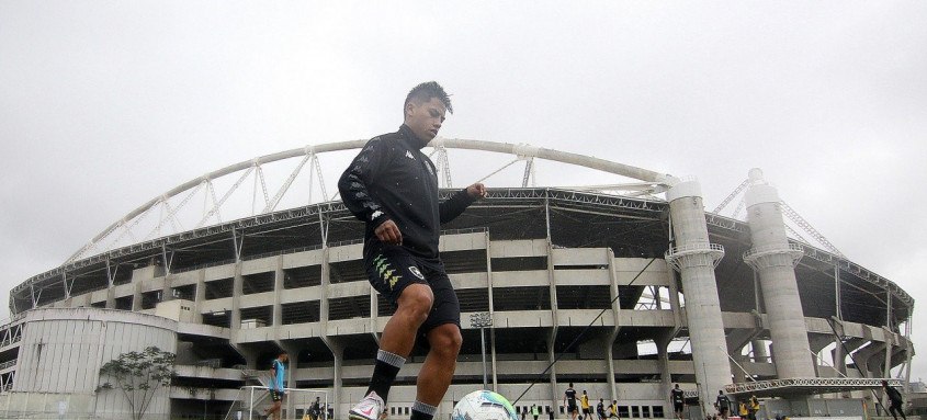 Lecaros treinou nesta quarta-feira em um dos campos anexos do estádio Nilton Santos