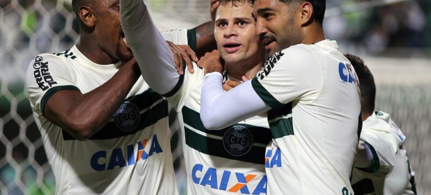 Jonas tem passagens por vários clubes do Brasil, como Flamengo, Ponte Preta, Sampaio Corrêa e Coritiba - Foto: Divulgação / Coritiba Jonas tem passagens por vários clubes do Brasil, como Flamengo, Ponte Preta, Sampaio Corrêa e Coritiba