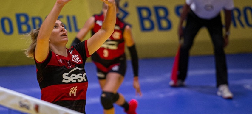 A levantadora Fabíola é uma das infectadas com covid-19 na equipe Sesc-RJ/Flamengo - Foto: Paula Reis / Flamengo A levantadora Fabíola é uma das infectadas com covid-19 na equipe Sesc-RJ/Flamengo