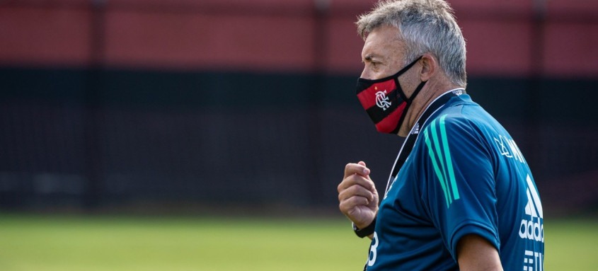 O espanhol Domenèc Torrent ficou somente três meses no comando do Flamengo - Foto: Alexandre Vidal / Flamengo O espanhol Domenèc Torrent ficou somente três meses no comando do Flamengo
