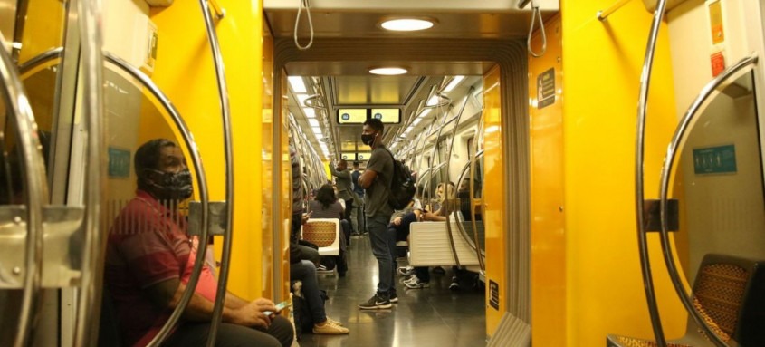 Barcas e metrô funcionam com a grade de fins de semana e feriados
- Foto: Rovena Rosa/Agência Brasil Barcas e metrô funcionam com a grade de fins de semana e feriados