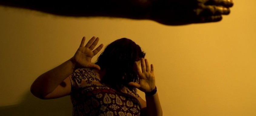 Um dos comportamentos mais graves que atingem as trabalhadoras é a agressão sexual, categoria do estudo que engloba tanto os casos de assédio sexual como estupro - Foto: Marcos Santos / USP Um dos comportamentos mais graves que atingem as trabalhadoras é a agressão sexual, categoria do estudo que engloba tanto os casos de assédio sexual como estupro