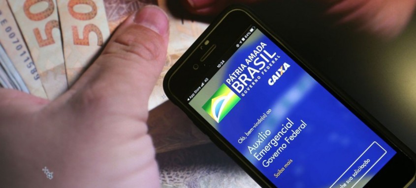 Banco faz o último crédito a beneficiários nascidos em dezembro
- Foto: Marcello Casal JrAgência Brasil Banco faz o último crédito a beneficiários nascidos em dezembro