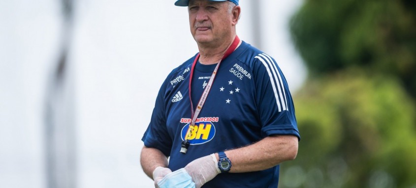 Luiz Felipe Scolari atualmente comanda o Cruzeiro que disputa a Série B do Campeonato Brasileiro - Foto: Bruno Haddad / Cruzeiro Luiz Felipe Scolari atualmente comanda o Cruzeiro que disputa a Série B do Campeonato Brasileiro
