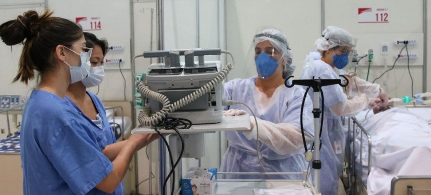 A ocupação dos leitos de tratamento intensivo, que chegou a baixar para 59% em meados de agosto, estava na faixa dos 80% desde o início de novembro - Foto: Rovena Rosa/Agência Brasil A ocupação dos leitos de tratamento intensivo, que chegou a baixar para 59% em meados de agosto, estava na faixa dos 80% desde o início de novembro