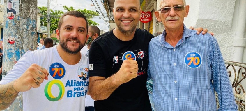 Capitão Nelson durante campanha nesta segunda-feira acompanhado de Jordy