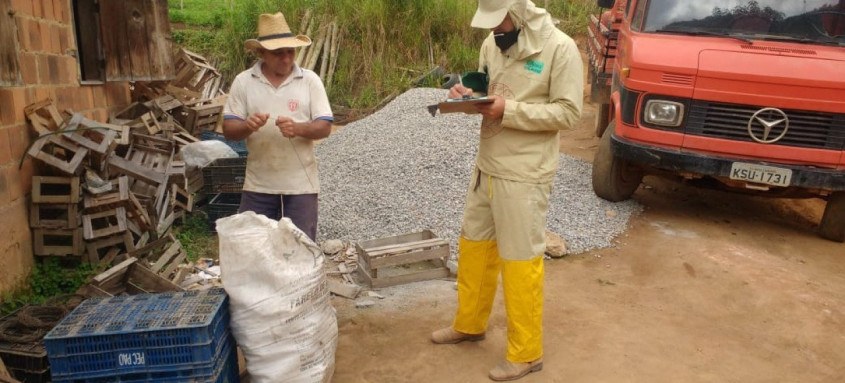 Em parceria com a Emater-Rio, as prefeituras municipais e associação de distribuidores, são realizadas diversas campanhas de recolhimento itinerante