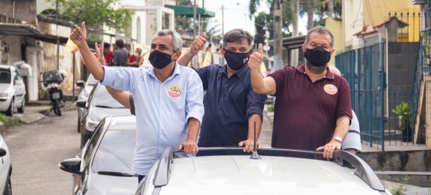 Dimas durante carreata nesta segunda