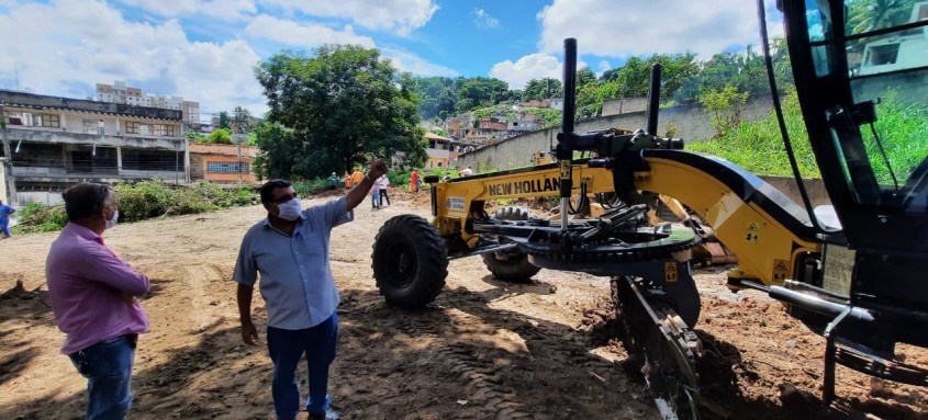 Nanci durante vistoria nas obras em São Gonçalo