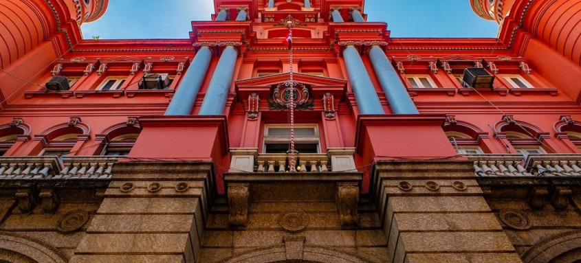 Quartel-general do Corpo de Bombeiros no Rio de Janeiro: ordem é que os estabelecimentos que não estiverem cumprindo o decreto sejam interditados
- Foto: Governo do Estado / Divulgação Quartel-general do Corpo de Bombeiros no Rio de Janeiro: ordem é que os estabelecimentos que não estiverem cumprindo o decreto sejam interditados