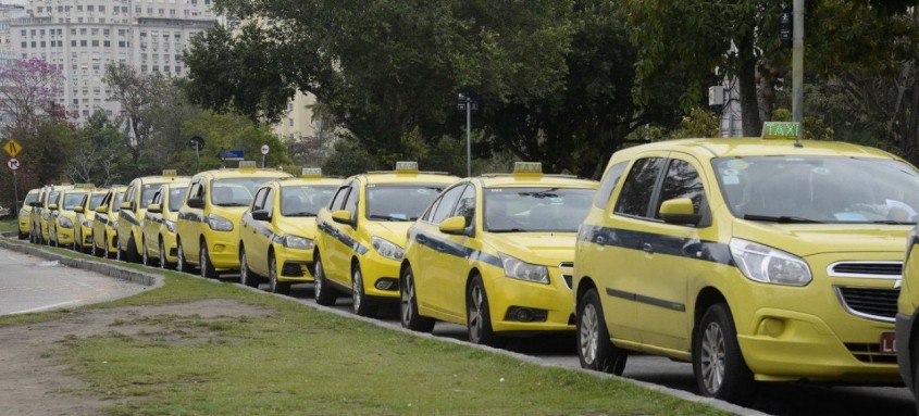 App permite que os taxistas reportem ocorrências como alagamentos, obstrução de vias, problemas na iluminação pública, crimes, entre outras, a partir de sua localização - Foto: Tomaz Silva/Agência Brasil App permite que os taxistas reportem ocorrências como alagamentos, obstrução de vias, problemas na iluminação pública, crimes, entre outras, a partir de sua localização
