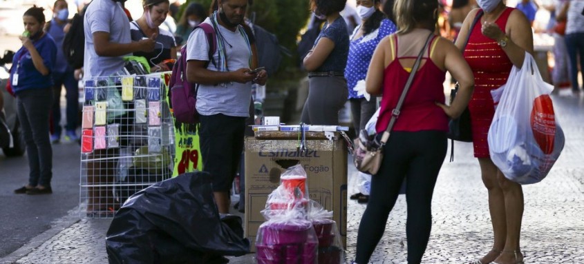 Índice aumentou 0,8% em novembro e alcançou 69,8 pontos, diz CNC
- Foto: Marcelo Camargo/Agência Brasil Índice aumentou 0,8% em novembro e alcançou 69,8 pontos, diz CNC