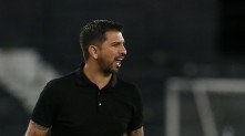 Com Ramón Díaz se recuperando de cirurgia, Emiliano comandou o Botafogo em três partidas, perdendo todas Vitor Silva / Botafogo