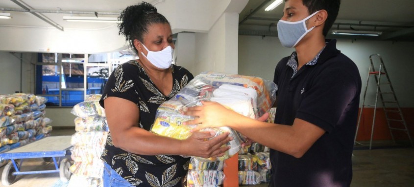 As cestas são destinadas à população mais vulnerável da cidade - Foto: Divulgação/Prefeitura de Niterói As cestas são destinadas à população mais vulnerável da cidade