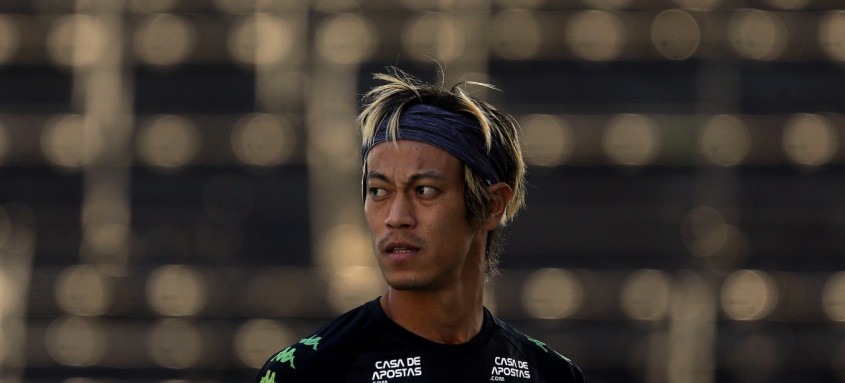 Contratado no início da temporada, Honda pediu para ter seu contrato com o Botafogo encerrado - Foto: Vitor Silva / Botafogo Contratado no início da temporada, Honda pediu para ter seu contrato com o Botafogo encerrado