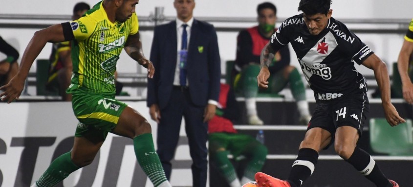 Argentino Germán Cano fez o gol do Vasco e dedicou a Maradona, que foi sepultado nesta quinta-feira em Buenos Aires