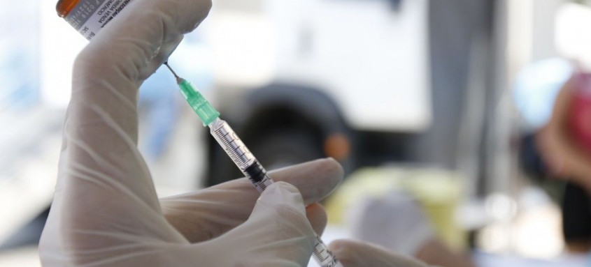 A aplicação da vacina contra a covid-19 é uma ação relacionada ao plano de imunização do Ministério da Saúde 
