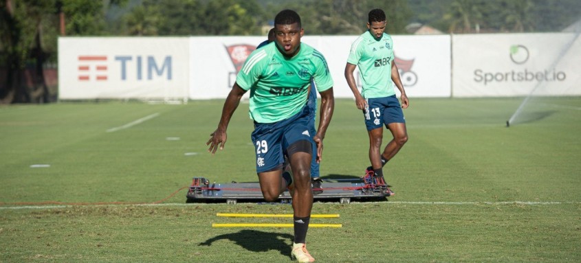 Criado nas categorias de base do Flamengo, Lincoln, de 20 anos, teve altos e baixos entre os profissionais - Foto: Alexandre Vidal / Flamengo Criado nas categorias de base do Flamengo, Lincoln, de 20 anos, teve altos e baixos entre os profissionais