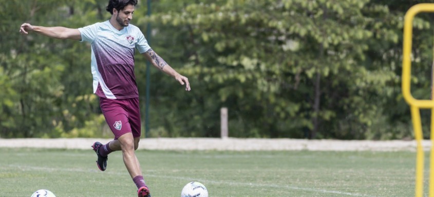 Recuperado da covid-19, Hudson treinou ontem entre os titulares do Fluminense - Foto: Daniel Perpetuo / Fluminense Recuperado da covid-19, Hudson treinou ontem entre os titulares do Fluminense