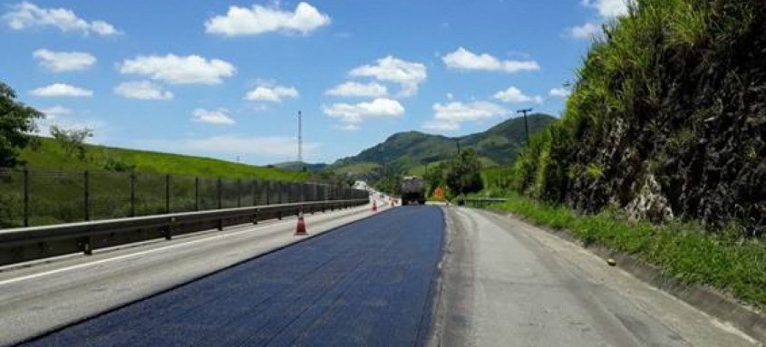 Serviço na pista Região dos Lagos foi suspenso por conta do aumento do tráfego no fim de semana para as cidades da região