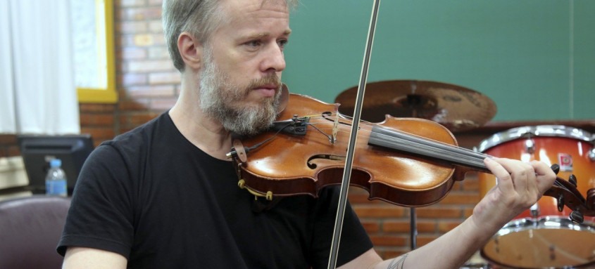 O violinista Nicolas Krassik estará acompanhado de Gian Correa e apresentará composições próprias e inéditas