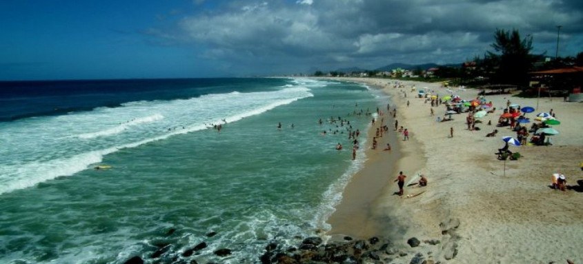 Praia de Ponta Negra, em Maricá, um dos atrativos turísticos do município. Cidade investe no desenvolvimento