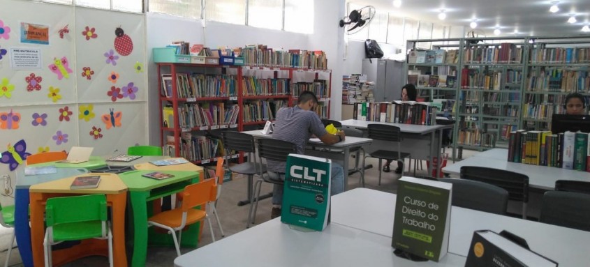 A Biblioteca Circulante tem um acervo próprio com livros de literatura infanto juvenil, que é disponibilizado para a escola