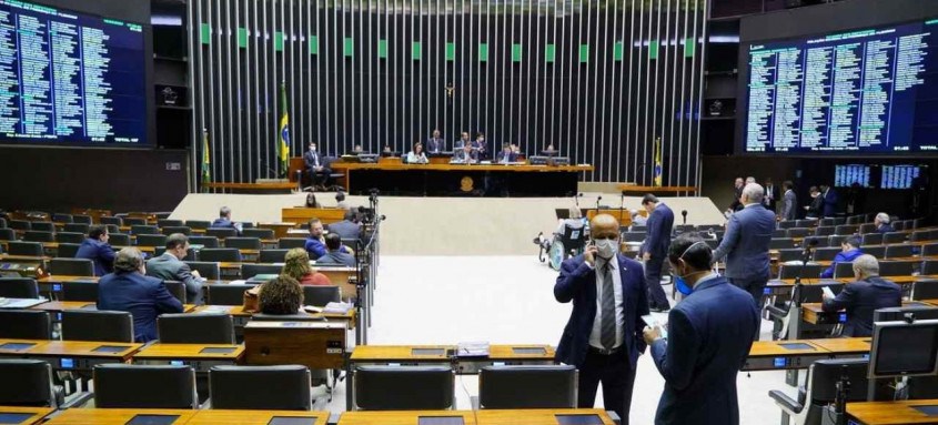 O texto segue para análise do Senado