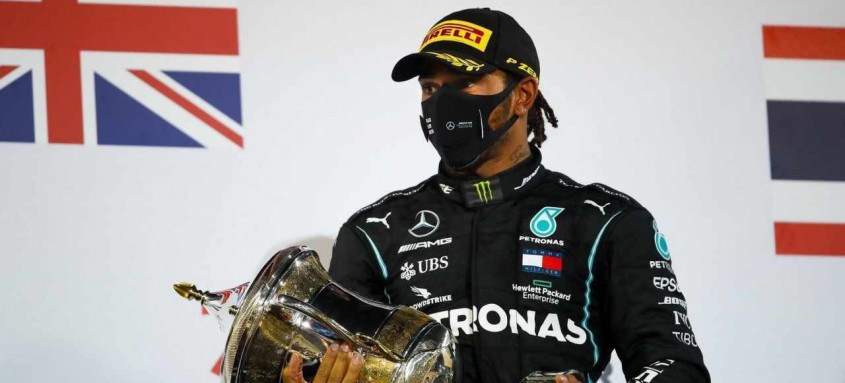 Lewis Hamilton buscará no próximo domingo, em Abu Dhabi, sua 12ª vitória na temporada - Foto: Divulgação / Mercedes Lewis Hamilton buscará no próximo domingo, em Abu Dhabi, sua 12ª vitória na temporada