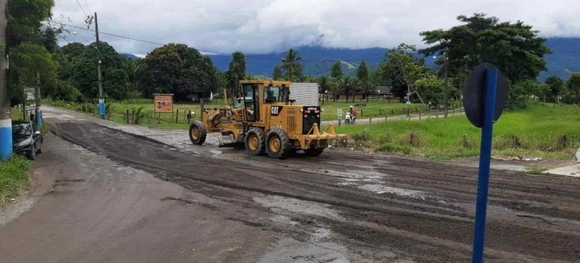 A pavimentação está sendo efetivada com materiais doados pela Seinfra