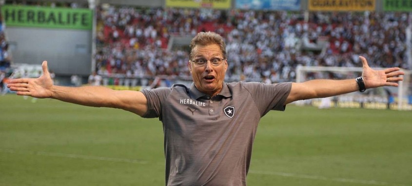 Oswaldo de Oliveira pede na Justiça R$ 6,5 milhões que o Botafogo lhe deve pelo período em que trabalhou no clube, entre 2012 e 2013