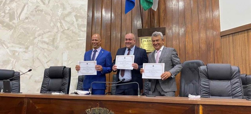 Dr. João e Valdecy da Saúde são diplomados prefeito e vice-prefeito de São João de Meriti